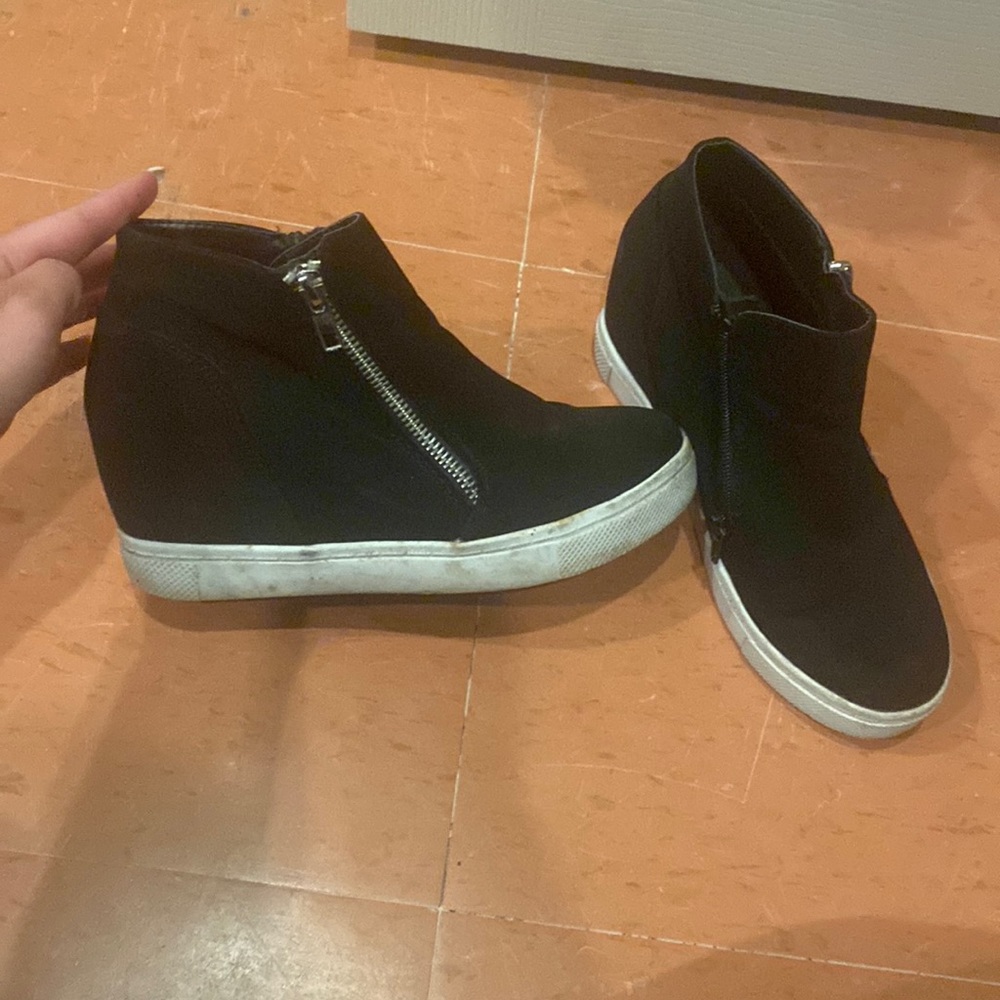 Heeled sneaker